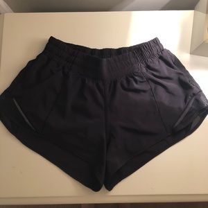 Lululemon Hotty Hot Short II 2.5”